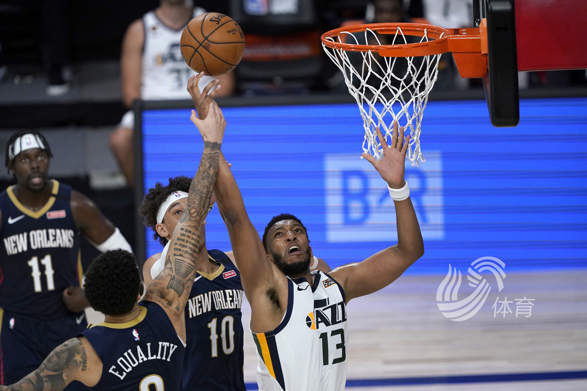 强调三中场 强调三中场